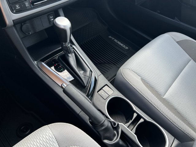 Used 2017 Toyota Corolla LE w/ Carpet Mat Package (TMS) FWD image 21