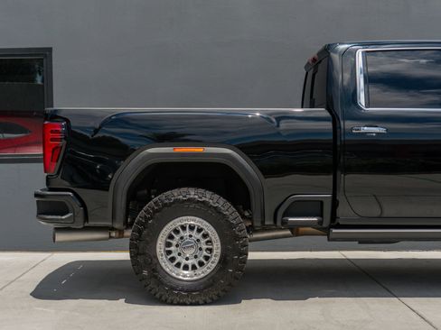 Used 2025 GMC Sierra 2500 Denali w/ Denali Reserve Package AWD/4WD image 37