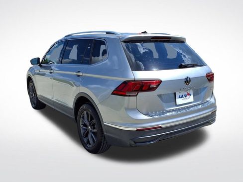 Used 2022 Volkswagen Tiguan SE w/ Panoramic Sunroof Package FWD image 6
