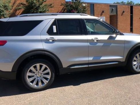 Used 2021 Ford Explorer Limited w/ Equipment Group 301A image 4