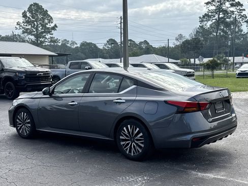 Used 2025 Nissan Altima 2.5 SV FWD image 6
