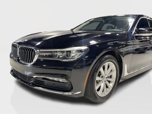 Used 2018 BMW 740i image 7