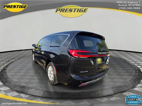 Used 2023 Chrysler Pacifica Touring-L FWD image 7