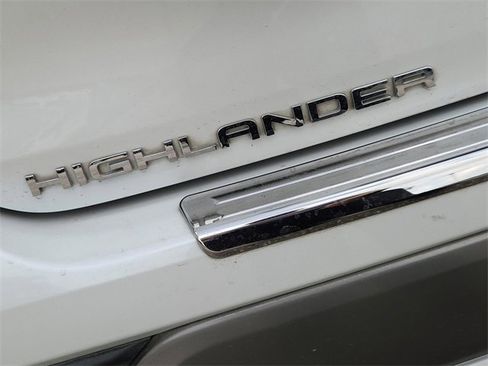 Used 2022 Toyota Highlander Platinum image 32