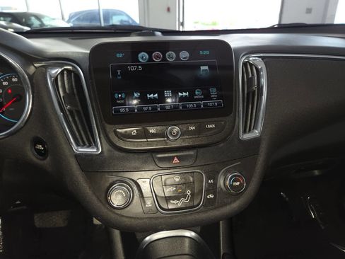 Used 2017 Chevrolet Malibu LT FWD image 30