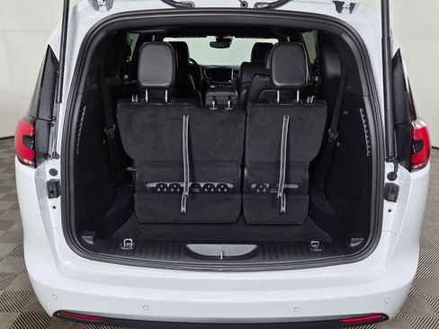 New 2026 Chrysler Pacifica Select FWD image 9