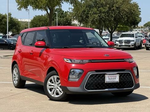 Used 2021 Kia Soul LX FWD image 2