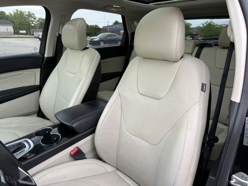 Used 2017 Ford Edge Titanium w/ Equipment Group 301A FWD image 10