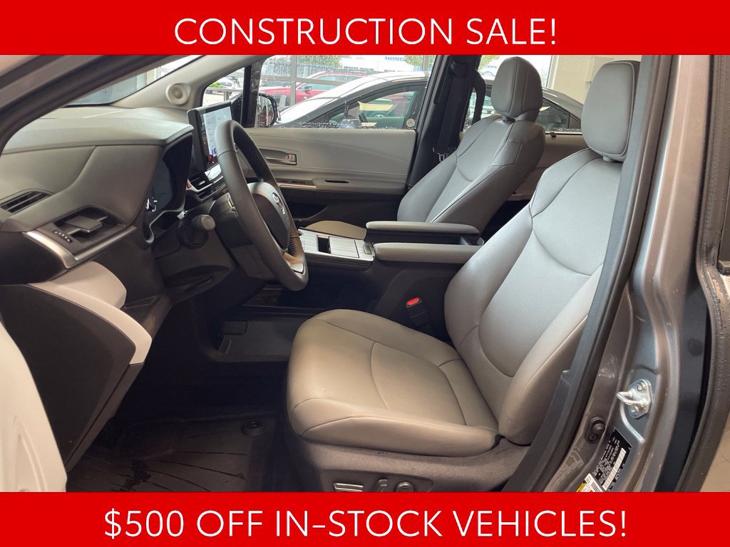 Used 2026 Toyota Sienna XLE AWD/4WD image 7