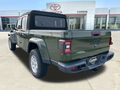 Used 2022 Jeep Gladiator Sport AWD/4WD image 5