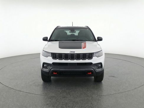 Used 2025 Jeep Compass Trailhawk image 2