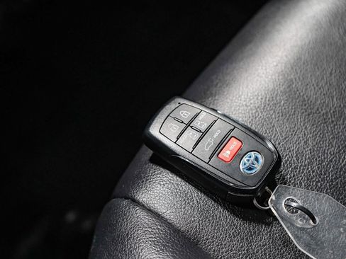 Used 2024 Toyota Sienna XSE w/ XSE Plus Package image 30