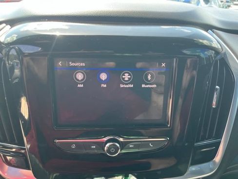 Used 2023 Chevrolet Traverse LT FWD image 24