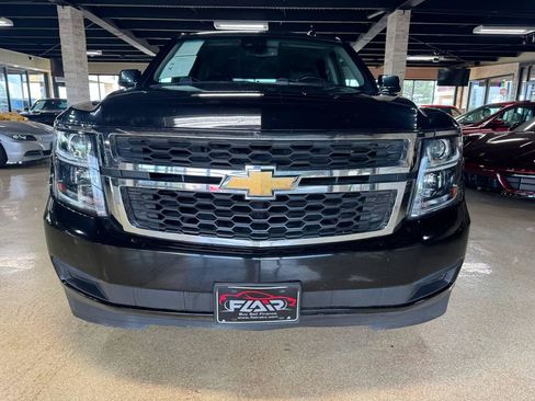 Used 2019 Chevrolet Suburban LT RWD image 2