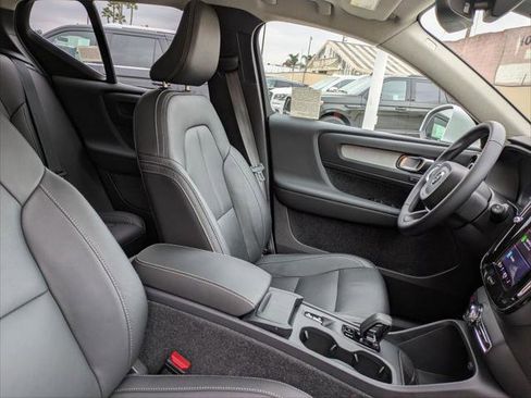 Used 2025 Volvo XC40 B5 Core w/ Protection Package Premier image 25