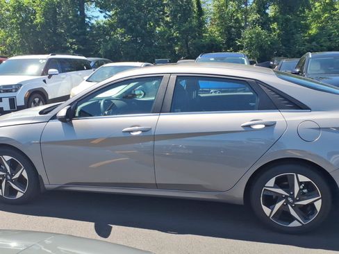 Certified 2023 Hyundai Elantra Limited FWD image 9