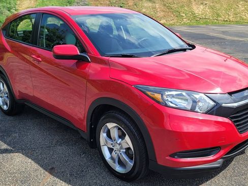 Used 2018 Honda HR-V LX image 2
