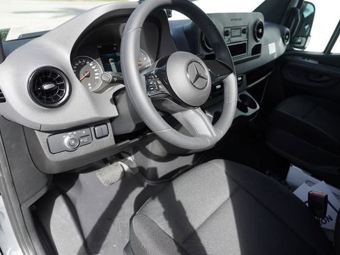 New 2025 Mercedes-Benz Sprinter 2500 image 18