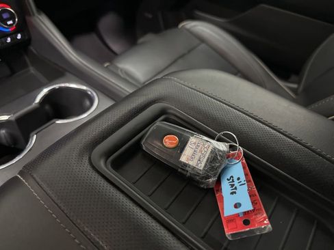 Used 2023 Chevrolet Suburban Premier image 40