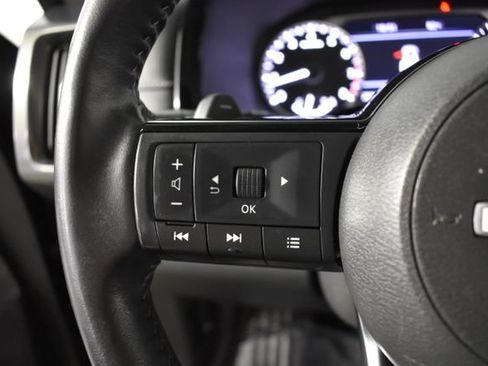 Used 2023 Nissan Pathfinder SL AWD/4WD image 16