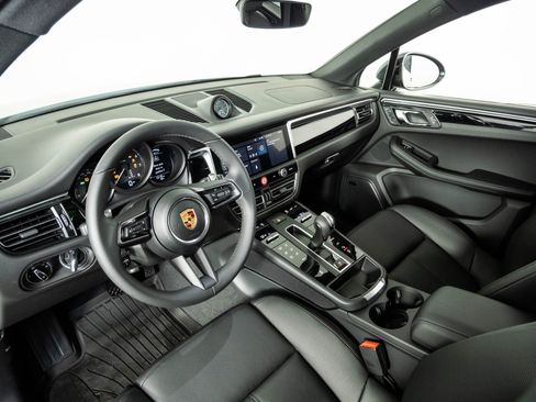 New 2026 Porsche Macan AWD/4WD image 4