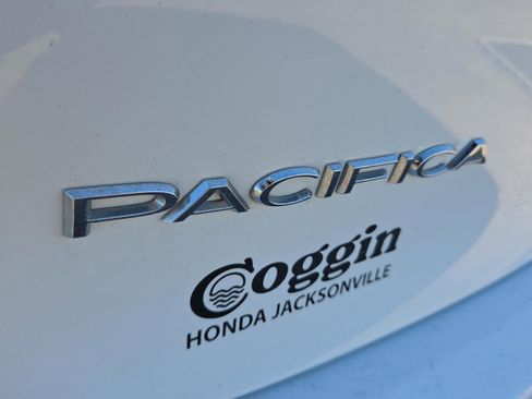 Certified 2022 Chrysler Pacifica Limited w/ Uconnect Theater Family Group image 34