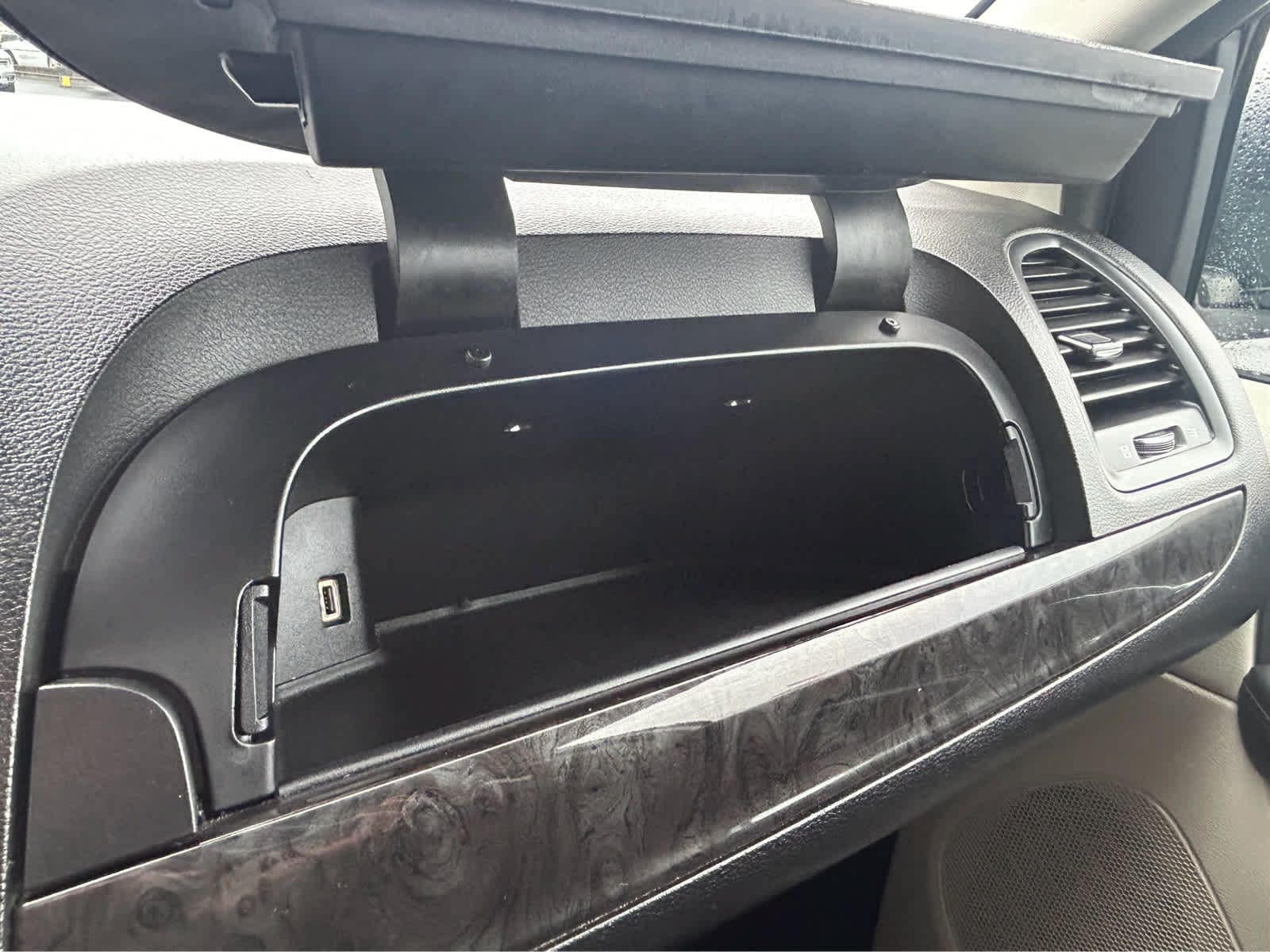 Used 2014 Dodge Grand Caravan SXT w/ UConnect Hands-Free Group FWD image 37