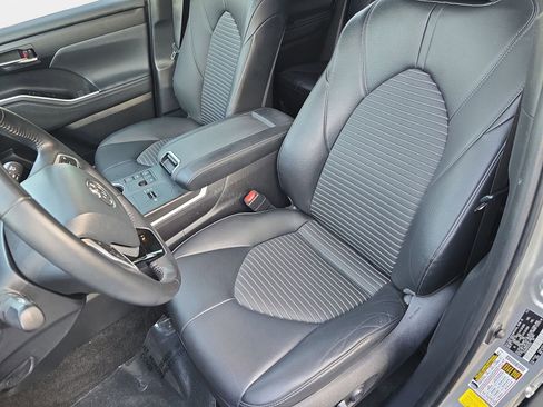 Used 2023 Toyota Highlander XSE FWD image 15