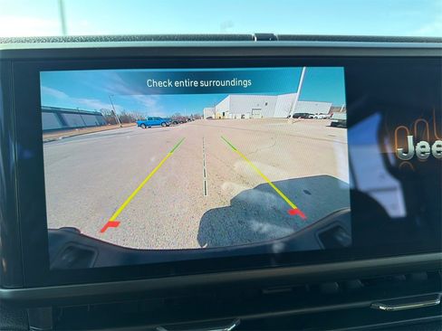 Used 2025 Jeep Gladiator Sport image 10