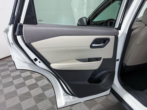 Certified 2023 Nissan Rogue SL FWD image 43
