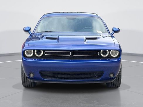 Used 2019 Dodge Challenger SXT w/ Driver Convenience Group RWD image 2