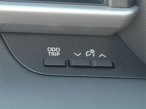 Used 2023 Toyota Highlander L image 28