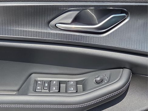 New 2025 Jeep Grand Cherokee Altitude image 13