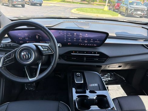 Certified 2025 Buick Enclave Preferred FWD image 18