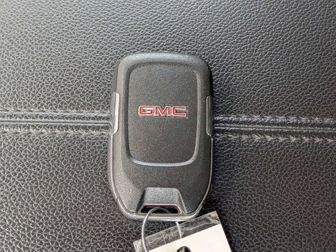 Used 2024 GMC Terrain SLT AWD/4WD image 32