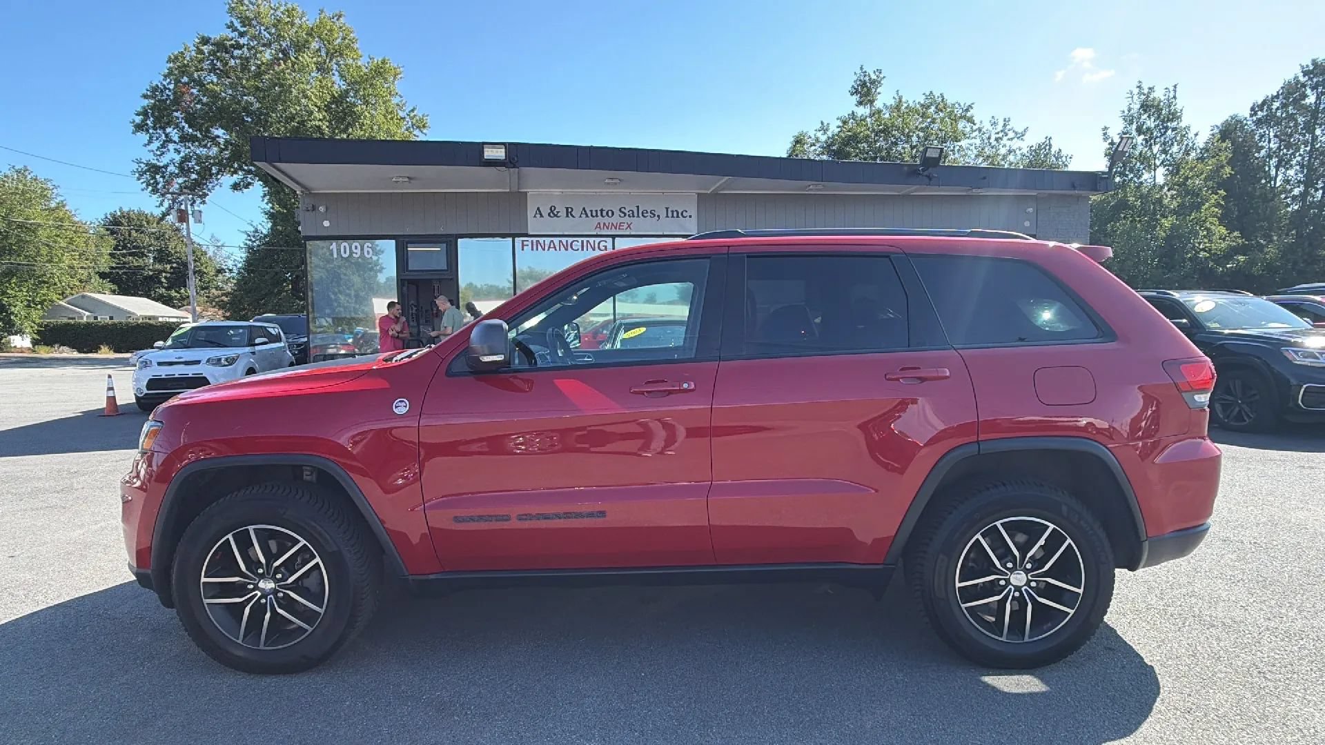 Used 2017 Jeep Grand Cherokee Trailhawk AWD/4WD image 4