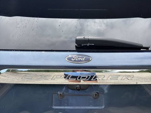 Used 2020 Ford Explorer XLT w/ Comfort Package RWD image 31