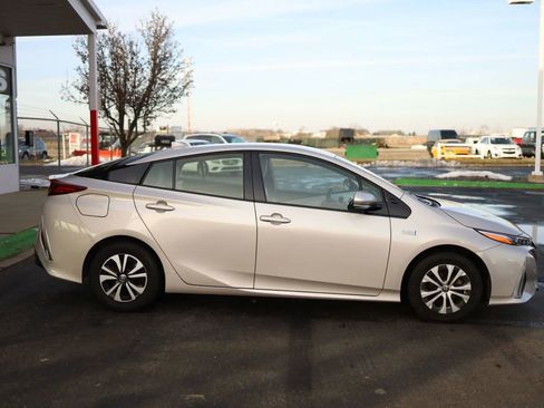 Used 2018 Toyota Prius Prime Premium image 4