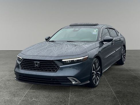 Used 2024 Honda Accord Touring image 3