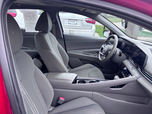 Used 2025 Hyundai Elantra SEL FWD image 53