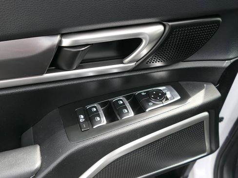 Used 2023 Kia Telluride LX image 13