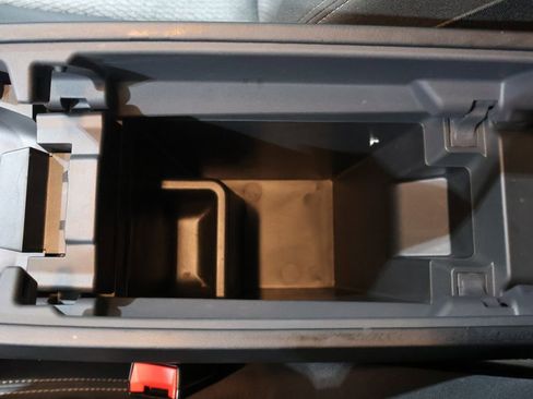 Used 2025 Nissan Rogue SV image 34