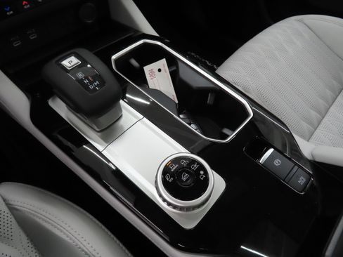 New 2026 Mitsubishi Outlander SEL FWD image 15