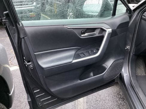 Used 2019 Toyota RAV4 XLE Premium w/ Advanced Technology Package FWD image 11