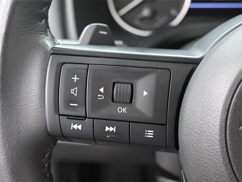 Used 2024 Nissan Rogue SV w/ SV Premium Package image 15