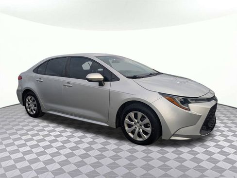 Used 2021 Toyota Corolla LE image 1
