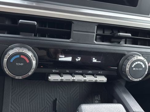 Used 2024 Toyota Tacoma TRD Sport image 32