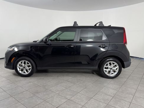 Used 2022 Kia Soul LX w/ Technology Package FWD image 2