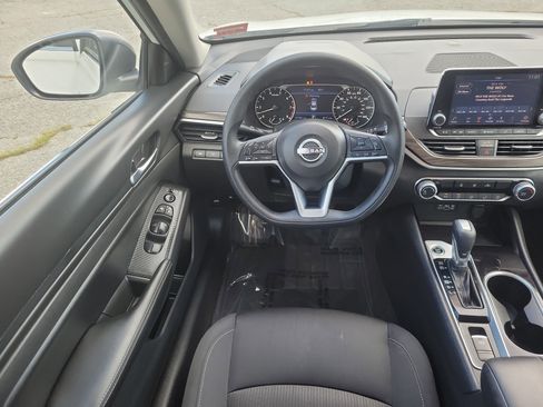 Used 2024 Nissan Altima 2.5 SV AWD/4WD image 18