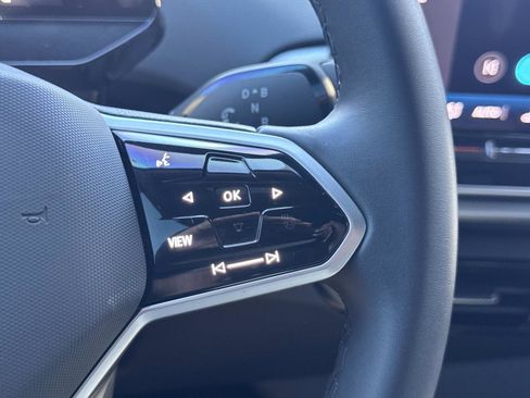 Used 2024 Volkswagen ID.4 Pro image 17